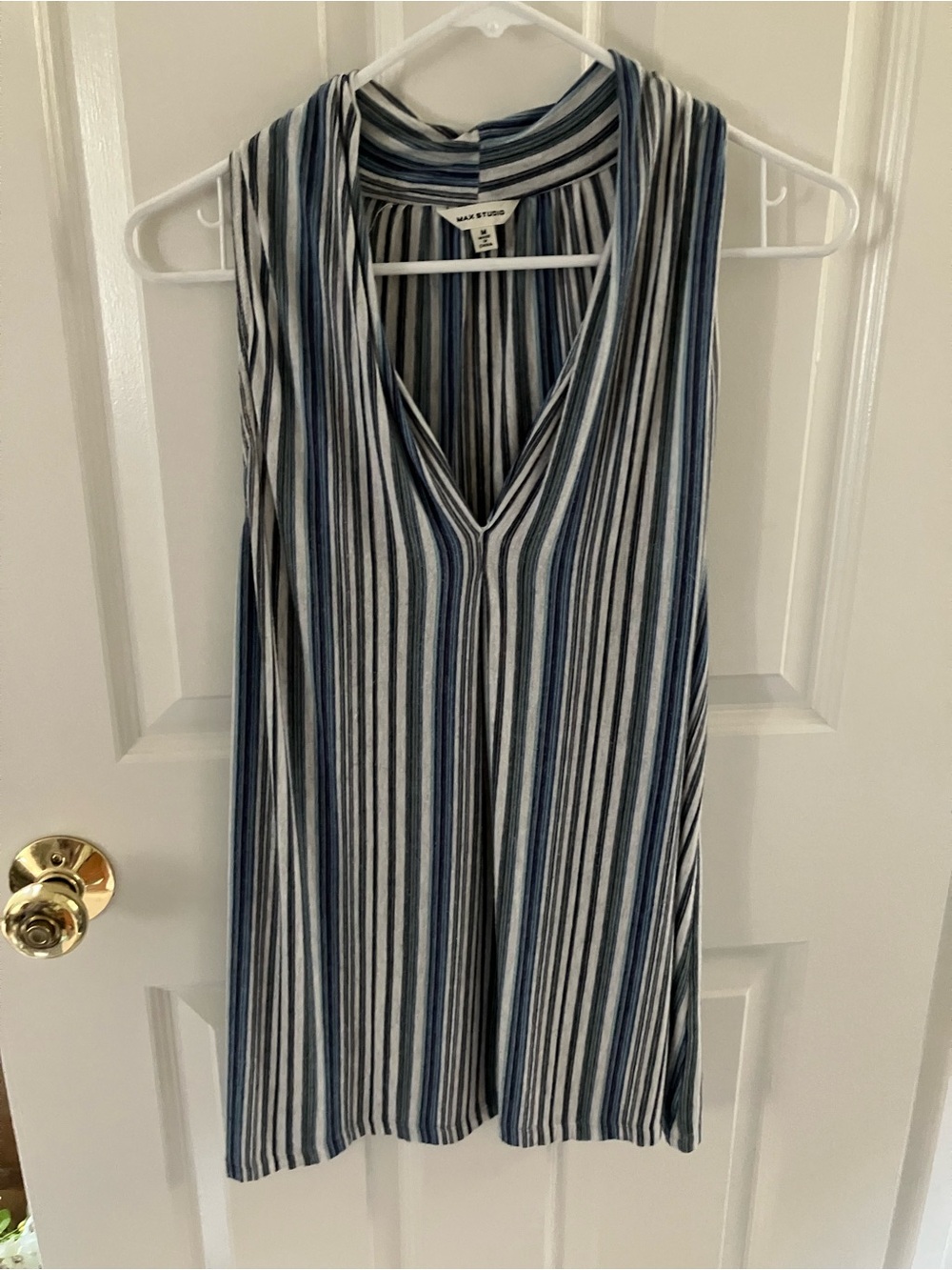 sleeveless  top
